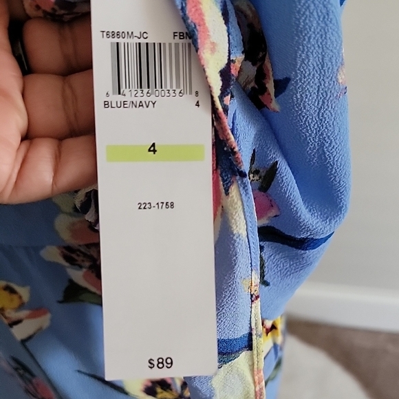 London Style Blue Maxi Sundress with 3/4 Bell Sleeves and V-Neck - Picture 4 of 5